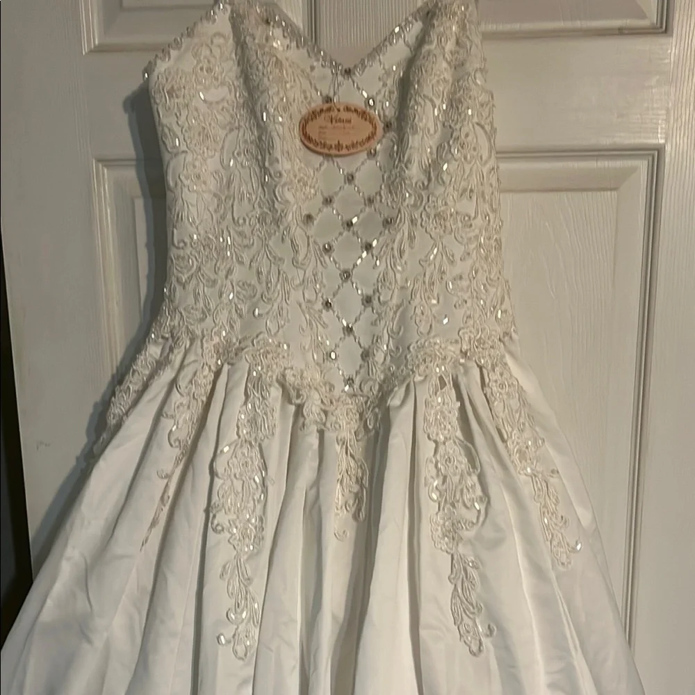 Elegant White Wedding Dress Size 12W, 006 - Picture 5 of 10